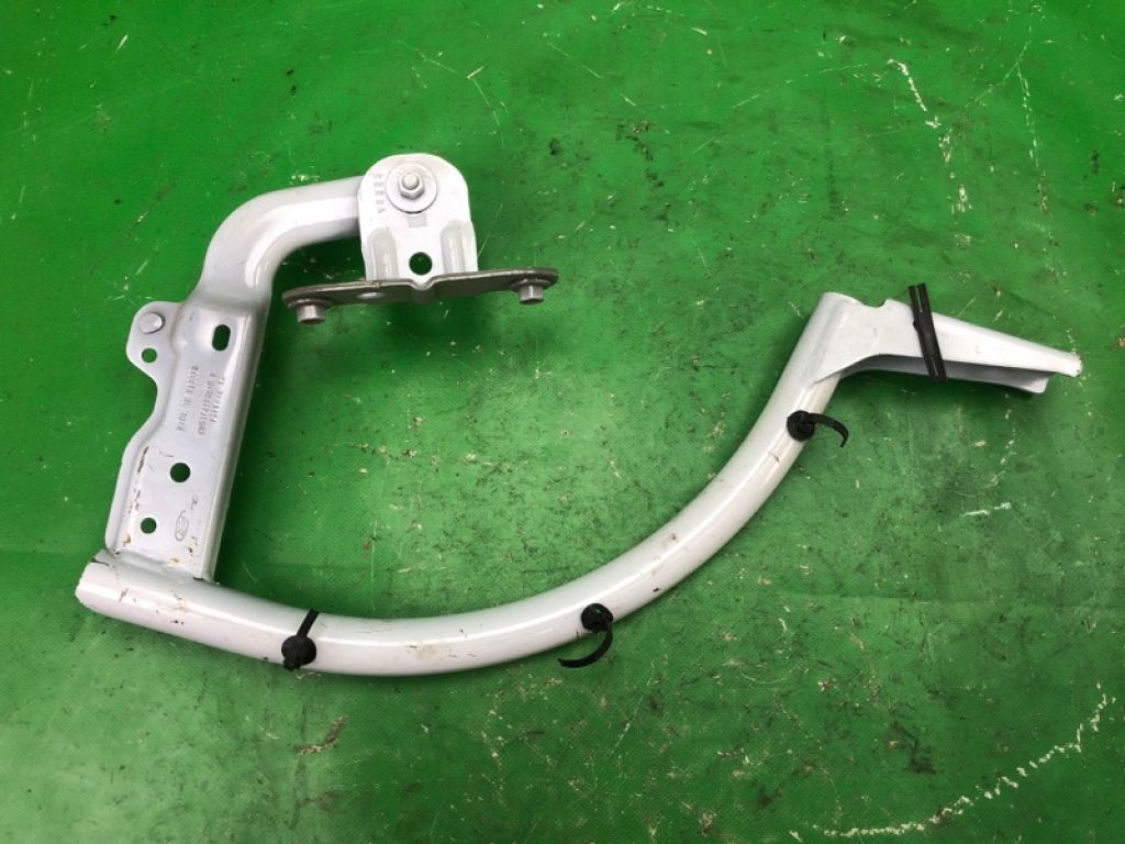 CM5Z-5442700-B | Петля кришки багажника прав. FORD FOCUS 10-18