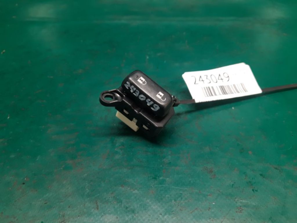 GS3M-66-660A | Кнопка центрального замка передн. прав. MAZDA CX-7 06-12