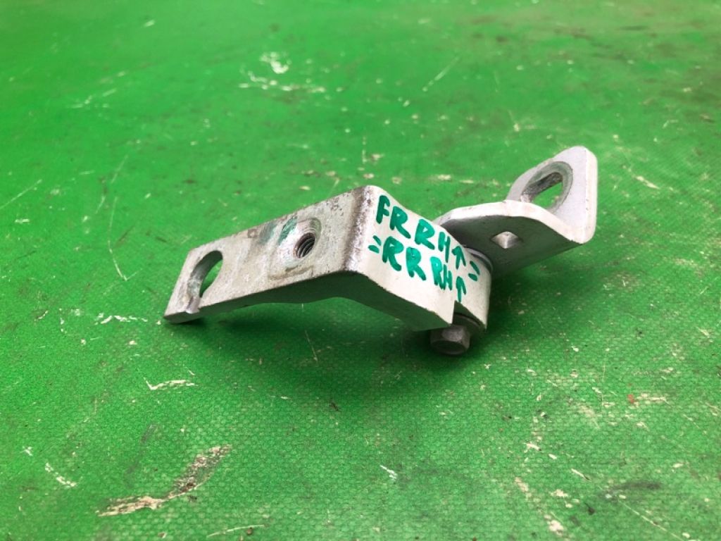 CP9Z-5422800-A | Петля двери верхняя передн. прав. FORD FOCUS 10-18
