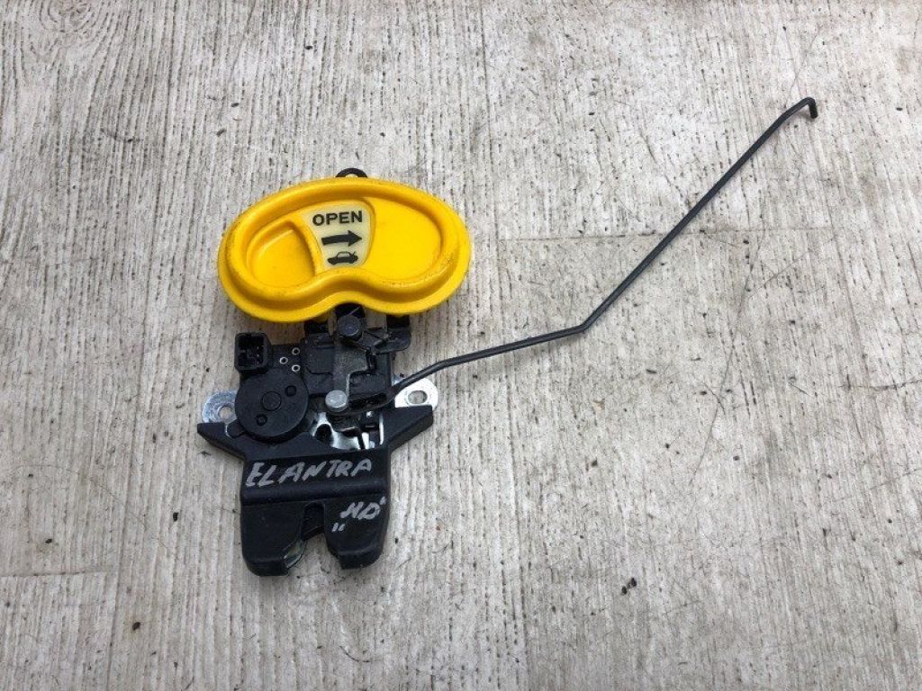 81230-2H020 | Замок кришки багажника HYUNDAI ELANTRA HD 06-11