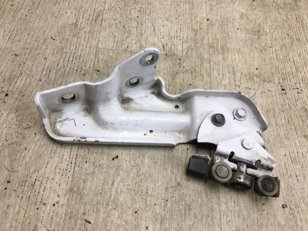 82421-JX00B | Ролик зсувних дверей нижній лів. NISSAN NV200 USA 13- - Фото 3