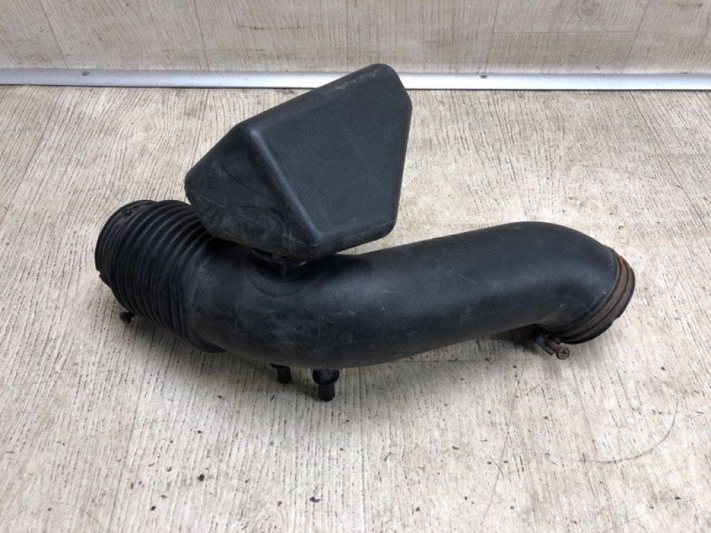 28138-1M500 | Патрубок воздушного фильтра KIA FORTE/CERATO TD 08-13