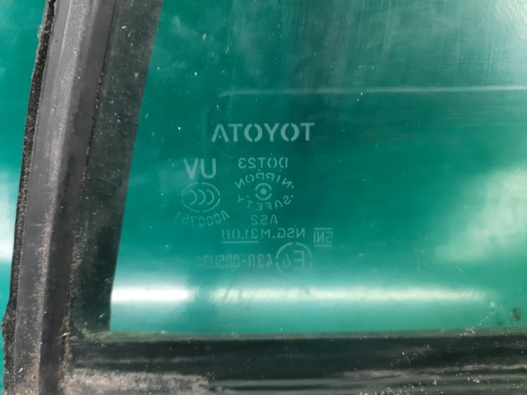 68123-47030 | Скло дверей глухе задн. прав. TOYOTA PRIUS 16- - Фото 2