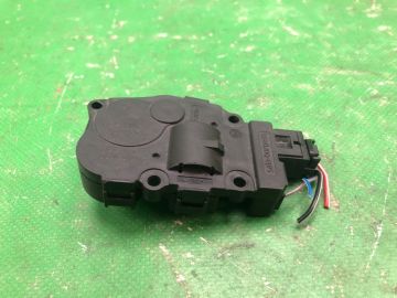 Моторчик заслінки пічки PORSCHE CAYENNE 10-18 Моторчик заслінки пічки PORSCHE CAYENNE 10-18