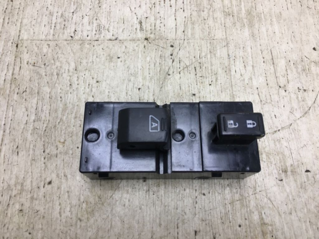 25411-3LM0A | Кнопка склопідіймача передн. прав. NISSAN NV200 USA 13-