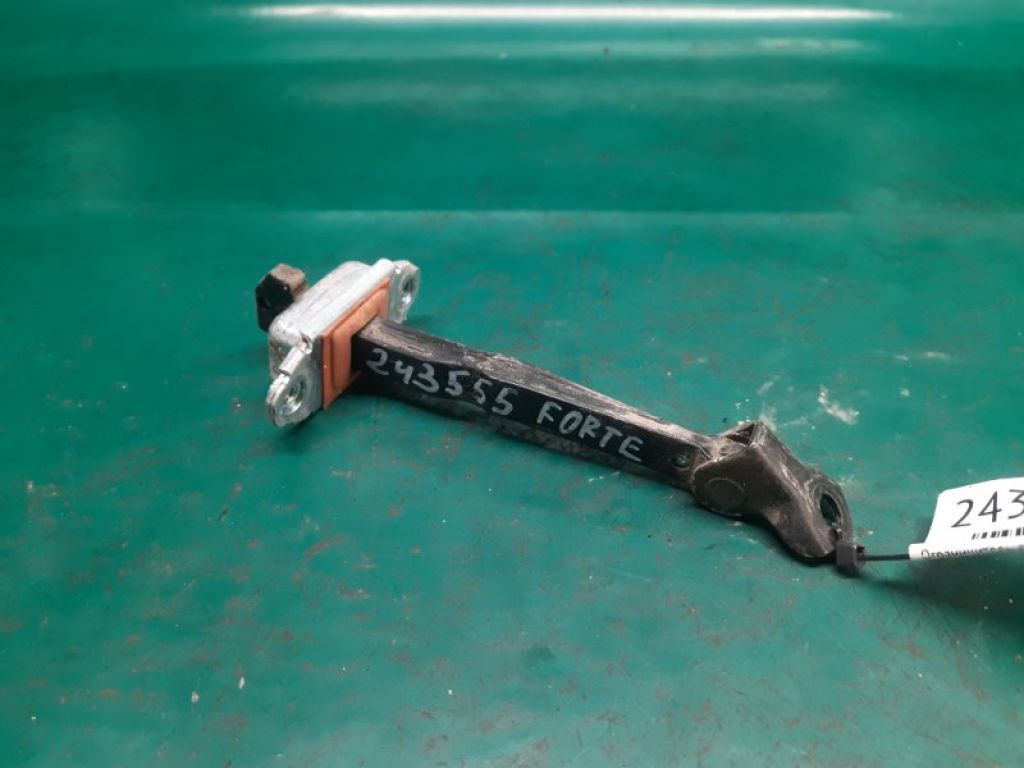 79390-1M000 | Обмежувач дверей передн. прав. KIA FORTE/CERATO TD 08-13