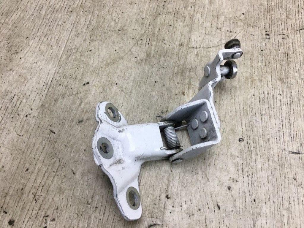 82411-JX00A | Ролик зсувних дверей середній лів. NISSAN NV200 USA 13- - Фото 2