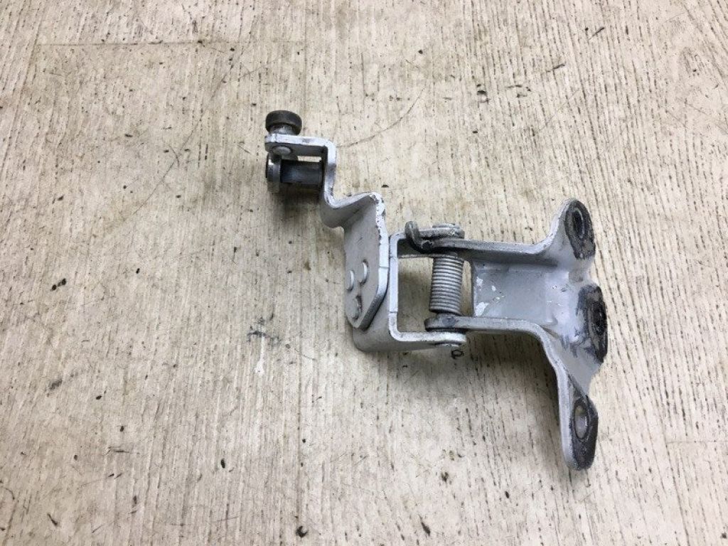 82411-JX00A | Ролик зсувних дверей середній лів. NISSAN NV200 USA 13- - Фото 3