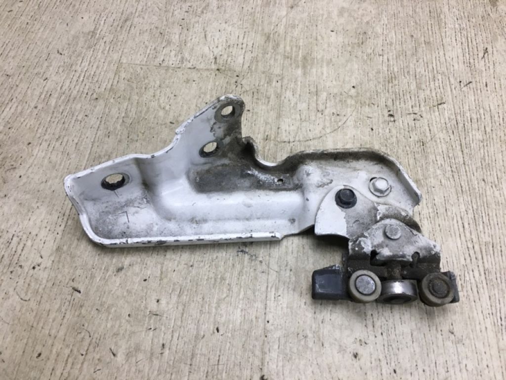 82421-JX00B | Ролик зсувних дверей нижній лів. NISSAN NV200 USA 13- - Фото 3