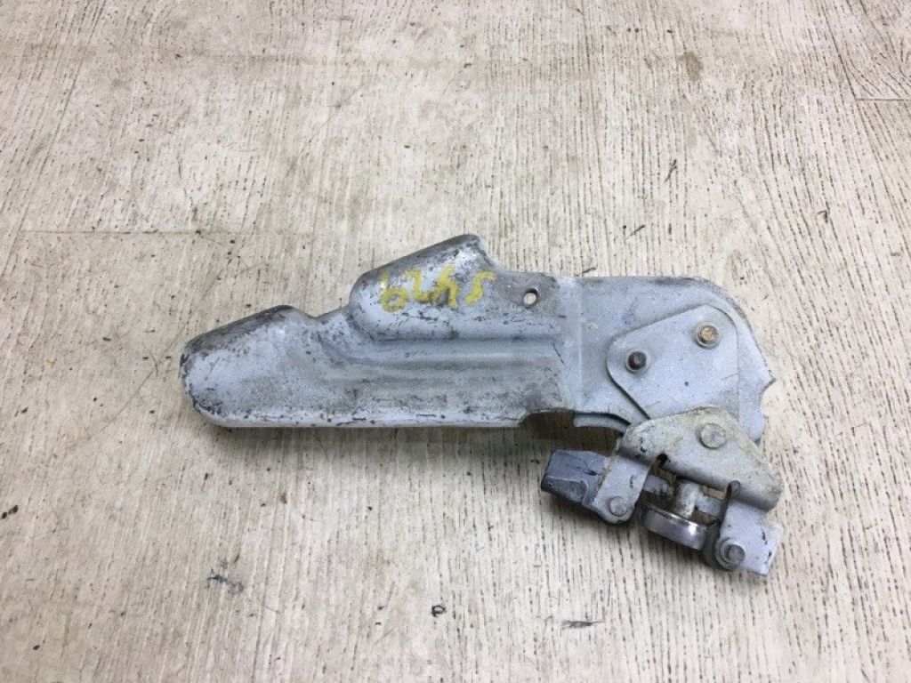 82420-JX00B | Ролик сдвижной двери нижний прав. NISSAN NV200 USA 13-