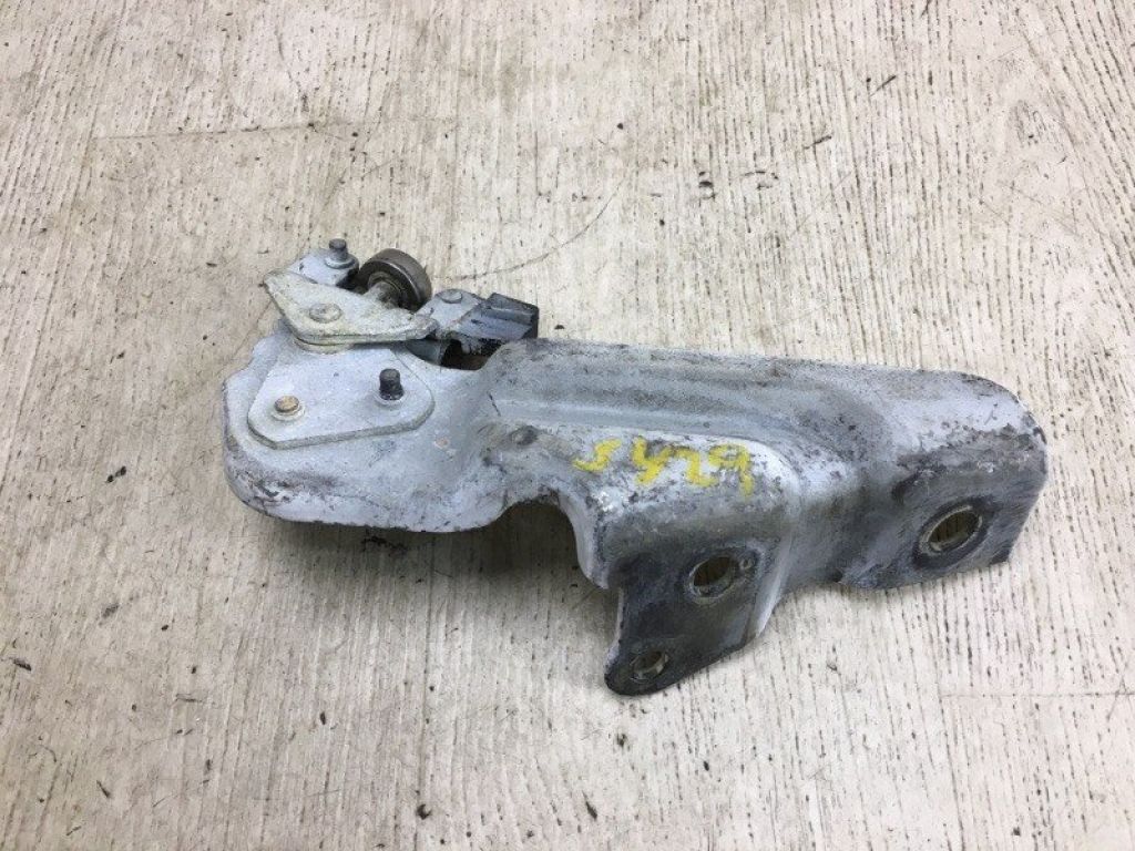 82420-JX00B | Ролик сдвижной двери нижний прав. NISSAN NV200 USA 13- - Фото 2