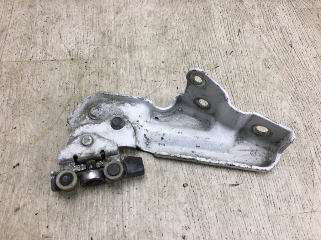 82420-JX00B | Ролик сдвижной двери нижний прав. NISSAN NV200 USA 13- - Фото 3