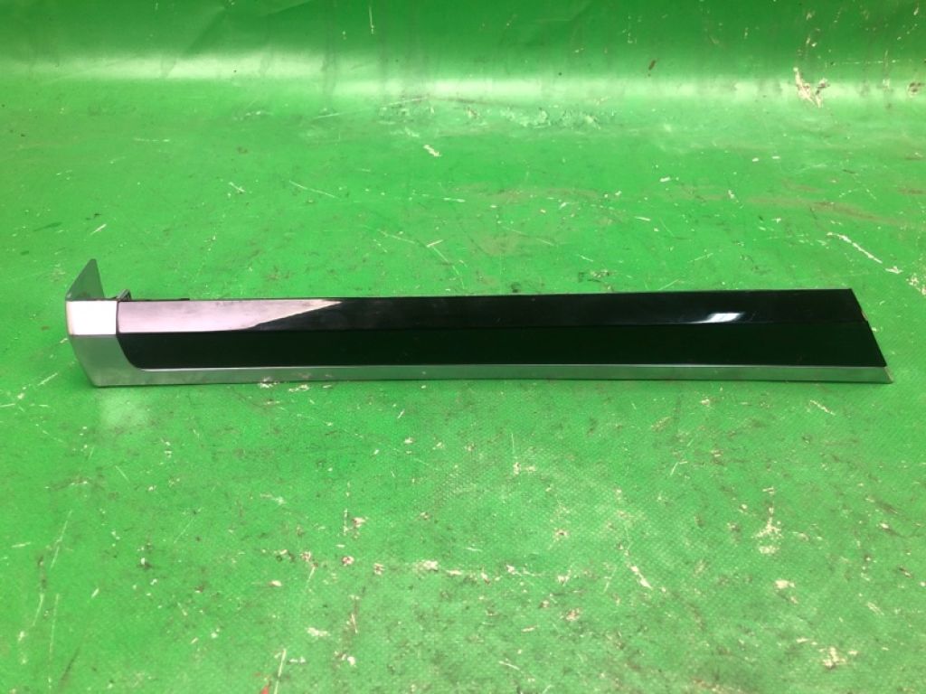 958 555 420 00 | Накладка дверей внутрішня задн. прав. PORSCHE CAYENNE 10-18