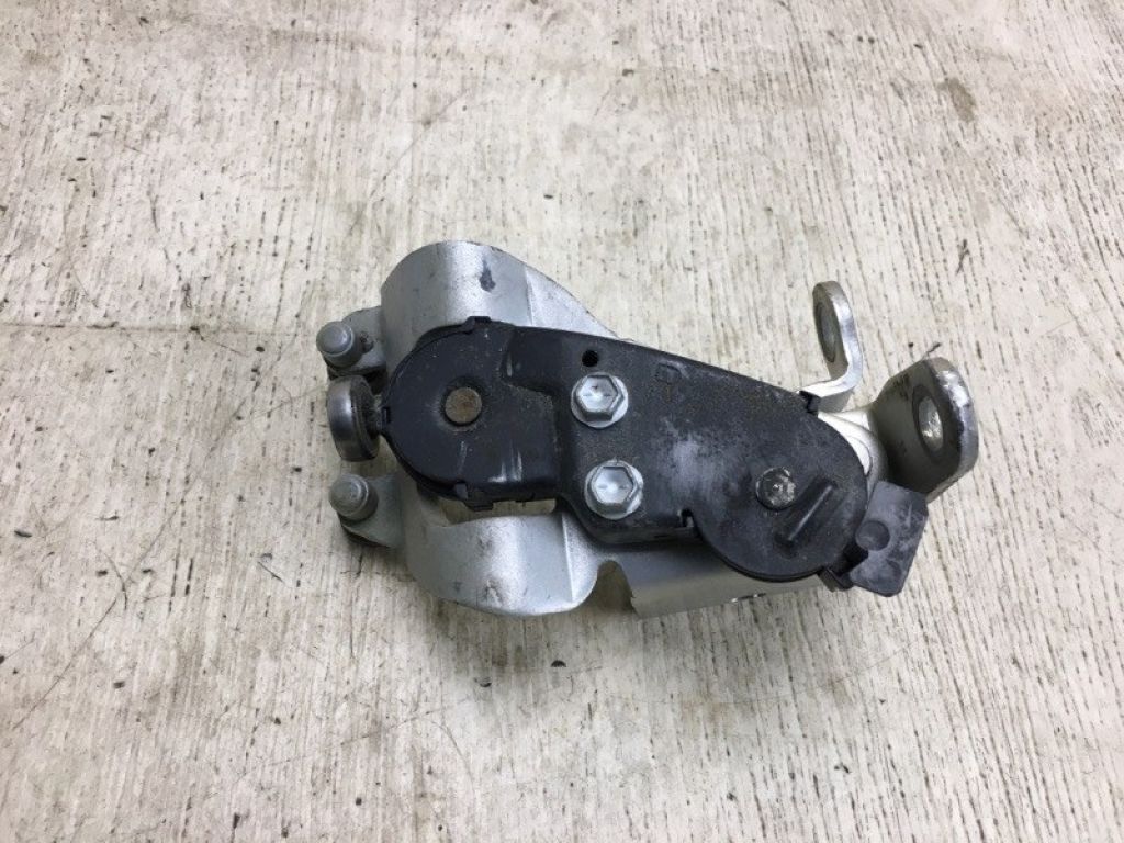 68380-08040 | Ролик сдвижной двери средний прав. TOYOTA SIENNA 11-16