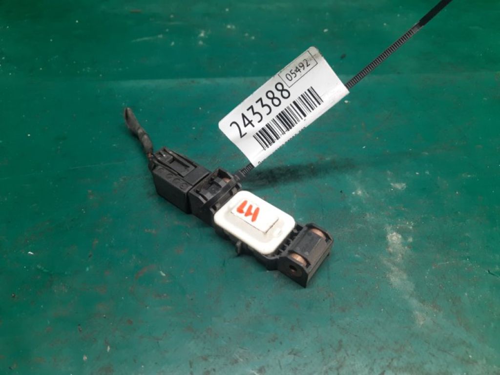 A 002 820 08 26 | Датчик удару передн. лів. MERCEDES CLK-CLASS 209 02-10