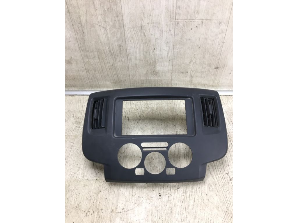 68260-3LM1A | Накладка торпедо під магнітолу NISSAN NV200 USA 13- - Фото 4