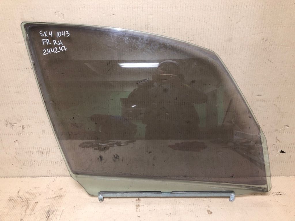 84531-80J00 | Скло дверей передн. прав. SUZUKI SX4 06-13