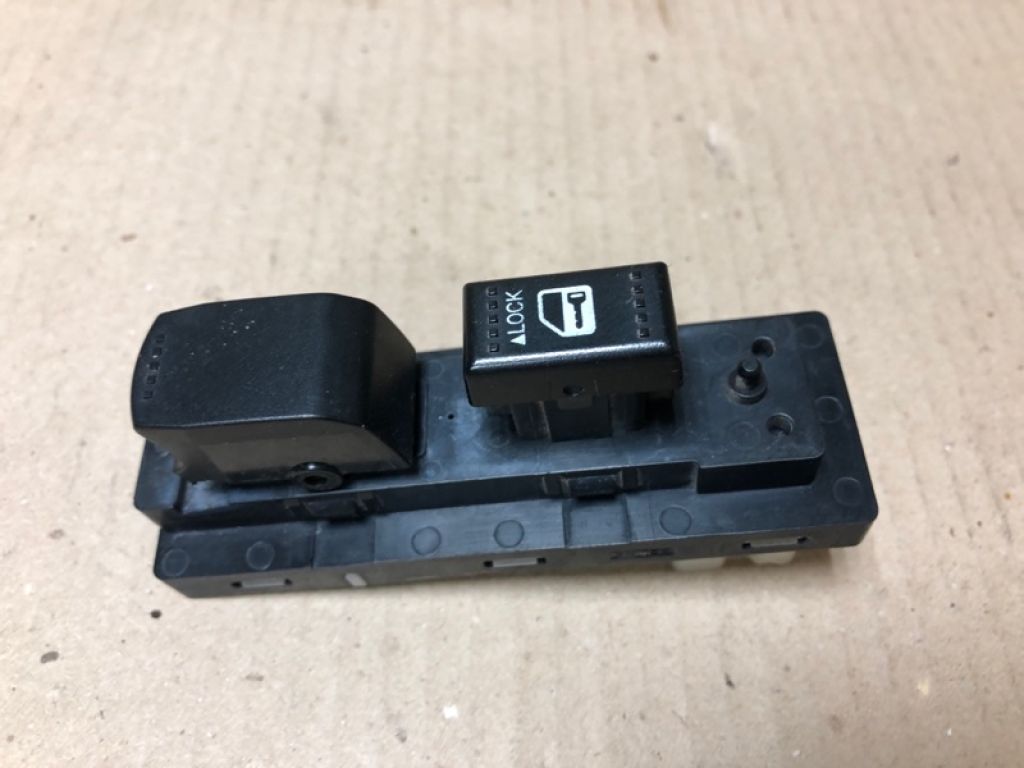 37995-64J00 | Кнопка склопідіймача передн. прав. SUZUKI SX4 06-13