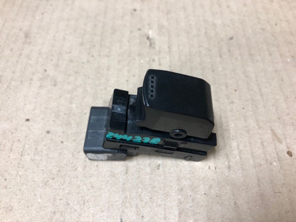 37995-62J00 | Кнопка склопідіймача задн. лів. SUZUKI SX4 06-13