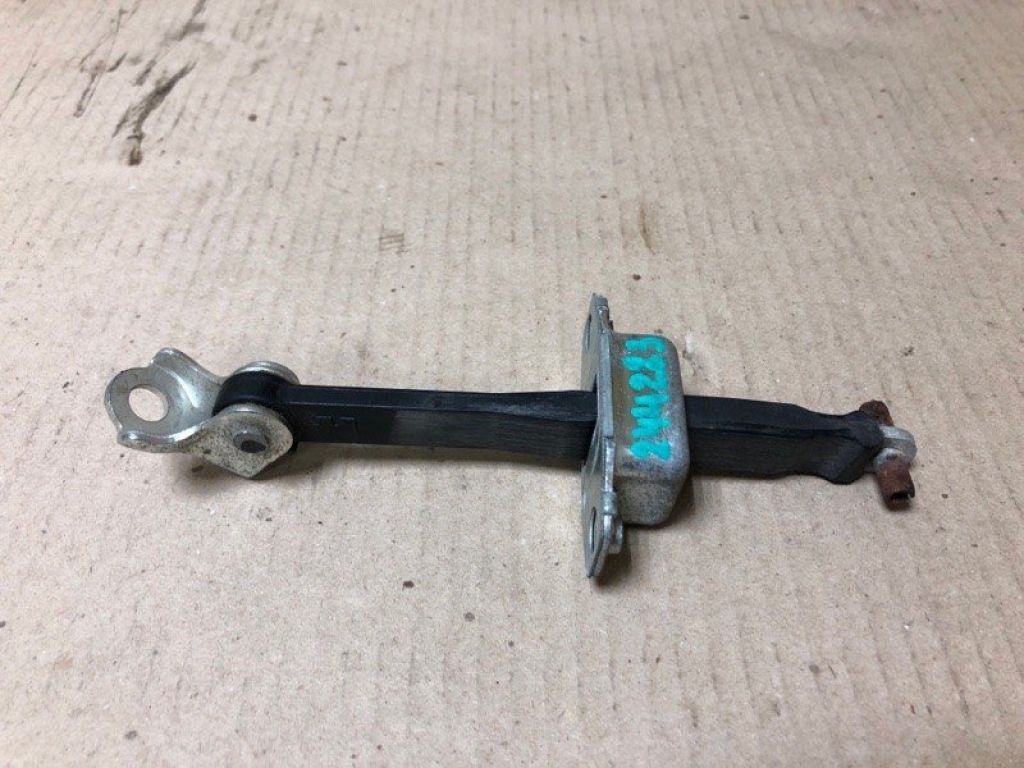 81830-57L01 | Обмежувач дверей задн. лів. SUZUKI SX4 06-13