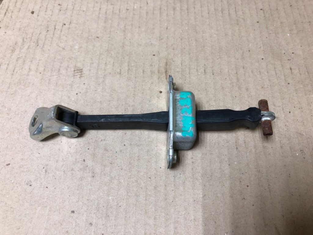 81810-57L01 | Ограничитель двери передн. прав. SUZUKI SX4 06-13