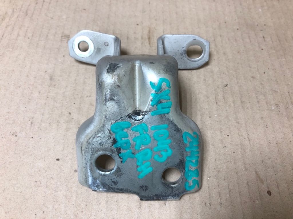 69310-63J00 | Петля двері верхня передн. прав. SUZUKI SX4 06-13