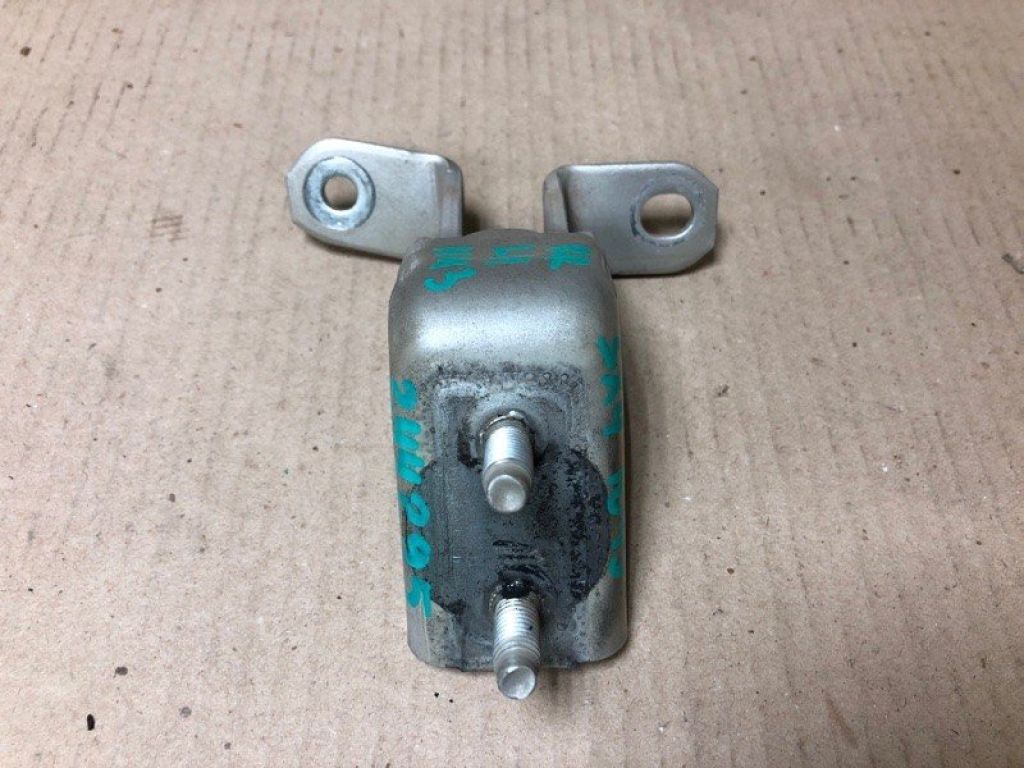 69440-63J00 | Петля двери нижняя задн. лев. SUZUKI SX4 06-13