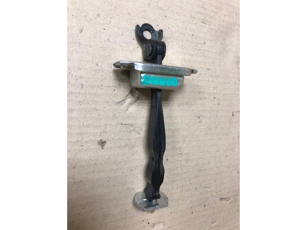 82430-5UD0A | Обмежувач дверей задн. прав. NISSAN SENTRA B17 12-21