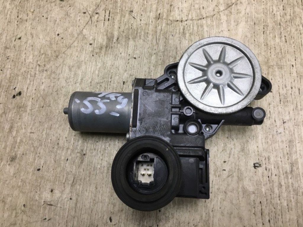 85710-06260 | Моторчик склопідйомника передн. прав. TOYOTA CAMRY 55 14-17