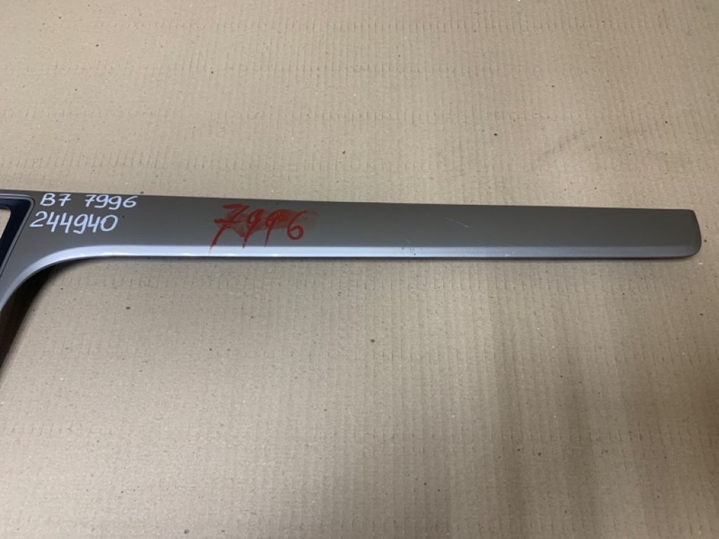 561 857 212 D | Накладка торпедо під магнітолу VOLKSWAGEN PASSAT B7 11-15 - Фото 3