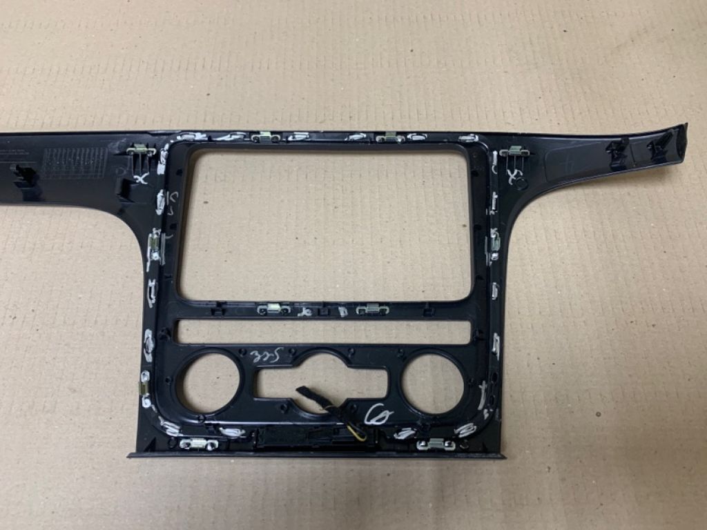 561 857 212 D | Накладка торпедо під магнітолу VOLKSWAGEN PASSAT B7 11-15 - Фото 7