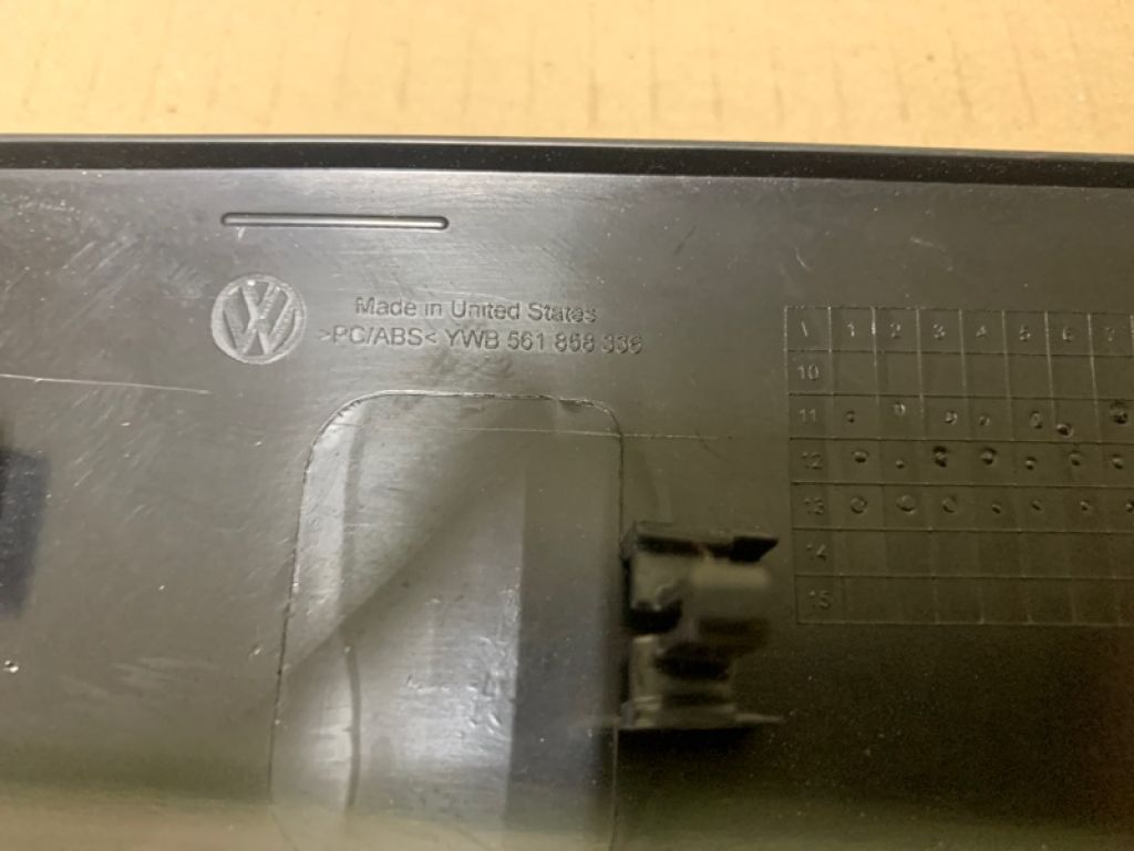 561 857 212 D | Накладка торпедо під магнітолу VOLKSWAGEN PASSAT B7 11-15 - Фото 9