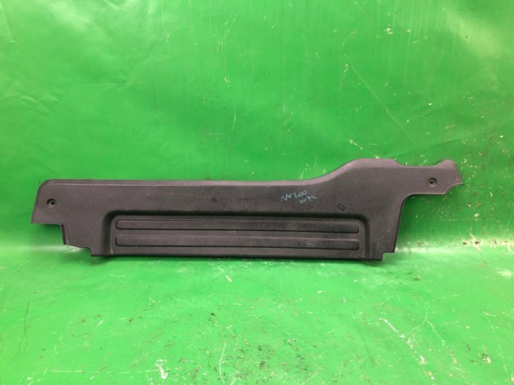 76953-3LM0C | Накладка порога внутрення задн. прав. NISSAN NV200 USA 13-