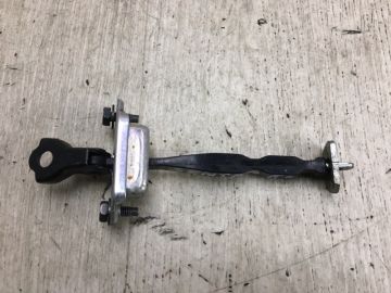 Ограничитель двери передн. лев. NISSAN SENTRA B17 12-21