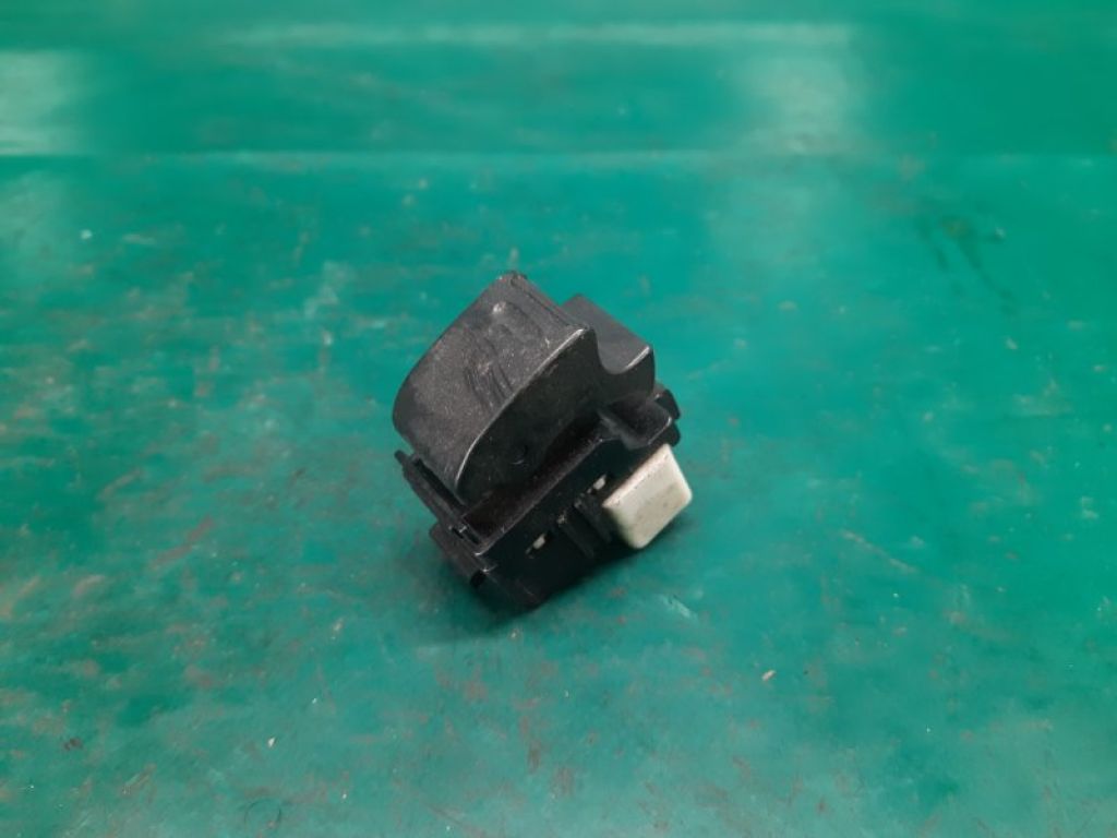 84810-08010 | Кнопка склопідіймача задн. прав. TOYOTA CAMRY 30 02-06