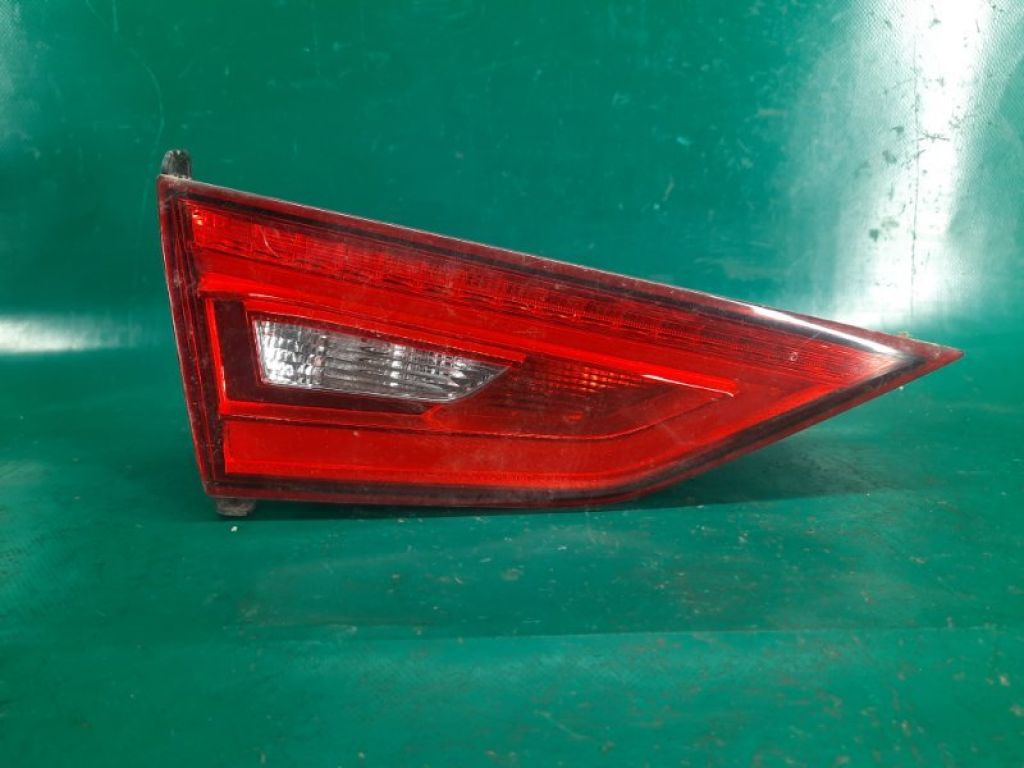 8V5 945 093 C | Ліхтар внутрішній лів. AUDI A3 (8V) 12–17