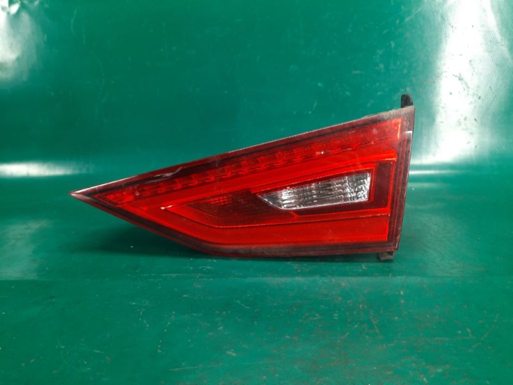 8V5 945 094 C | Фонарь внутренний прав. AUDI A3 (8V) 12–17