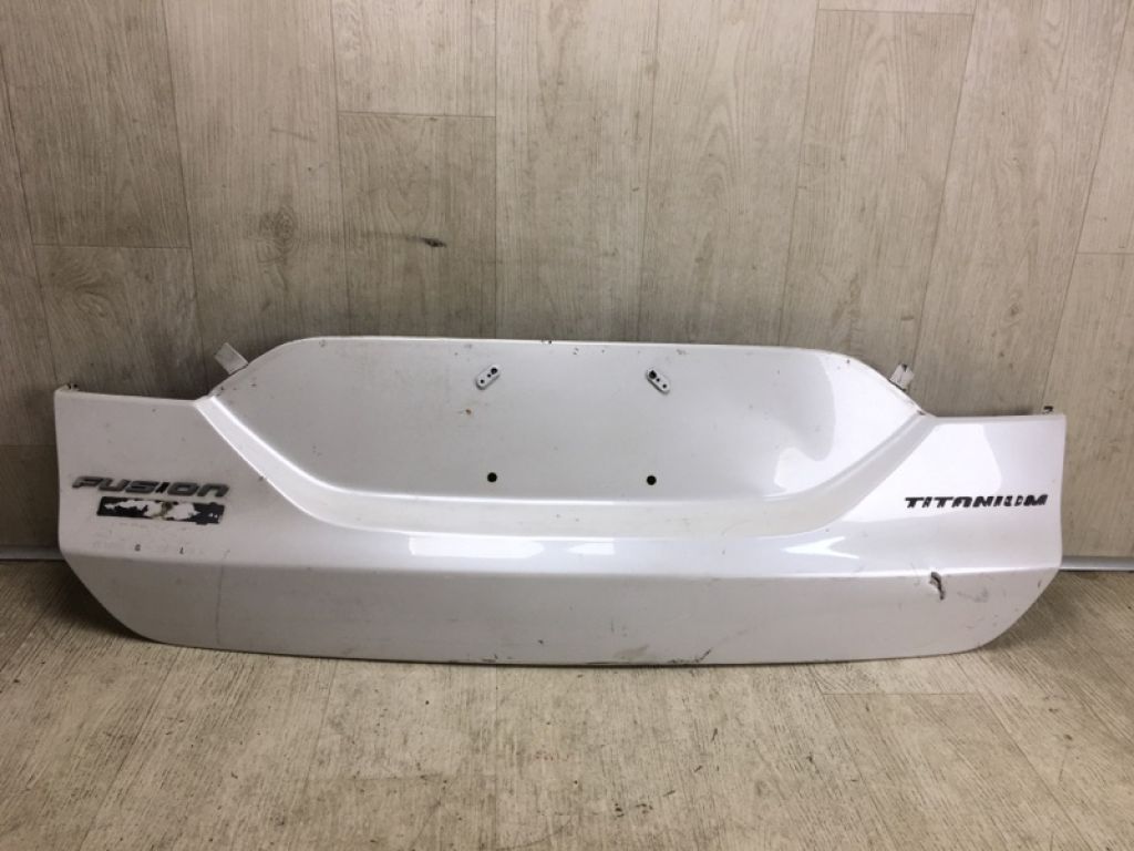 DS7Z-54423A42-A | Накладка крышки багажника FORD FUSION 14-