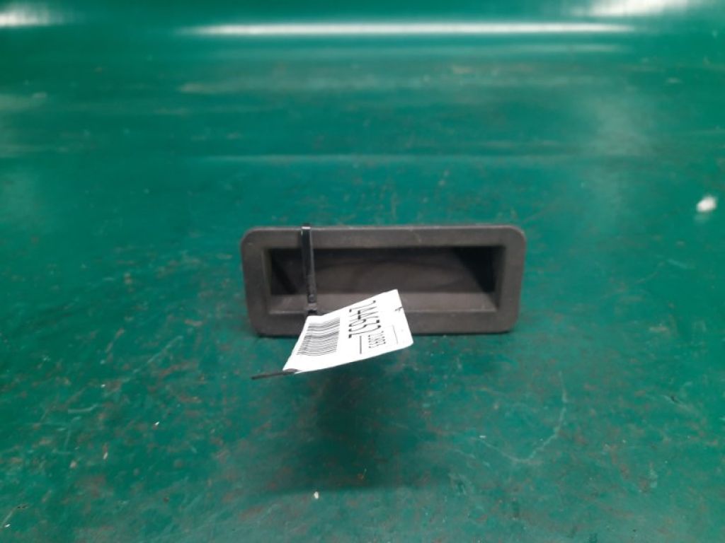 BE8Z-14018-A | Кнопка открывания багажника наружная FORD FIESTA 08-17