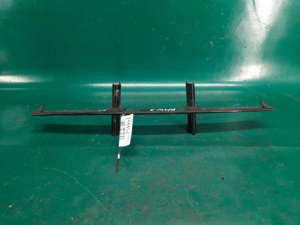 51 11 7 033 702 | Решітка переднього бампера BMW 5 SERIES 03-10