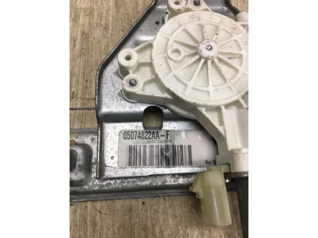 68002888AA | Стеклоподъемник задн. прав. JEEP COMPASS 06-16 - Фото 3