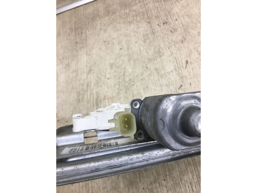 68002888AA | Стеклоподъемник задн. прав. JEEP COMPASS 06-16 - Фото 4