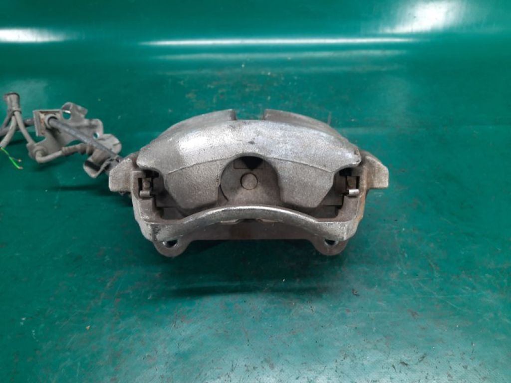 8V0 615 124 A | Суппорт тормозной передн. прав. AUDI A3 (8V) 12–17