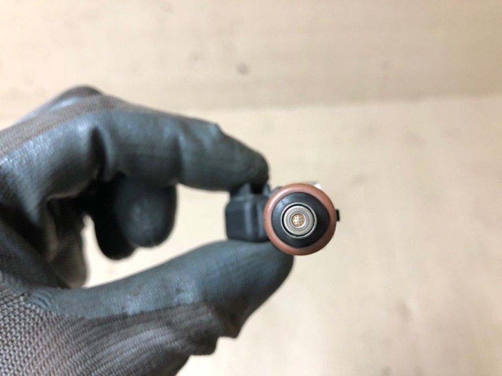 L3G5-13-250 | Форсунка топливная MAZDA 3 BK 03-08 - Фото 2