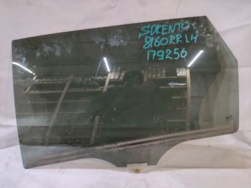 Стекло двери задн. лев. KIA SORENTO UM 14-