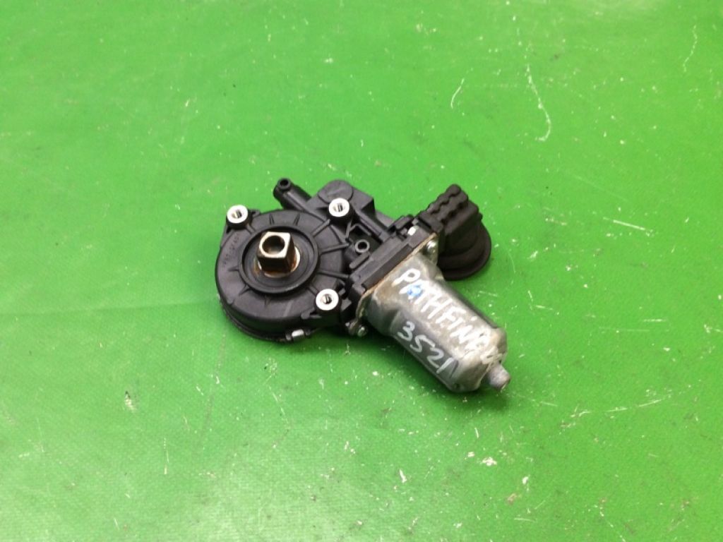 80730-3KG0B | Моторчик склопідйомника передн. прав. NISSAN PATHFINDER R52 12-21