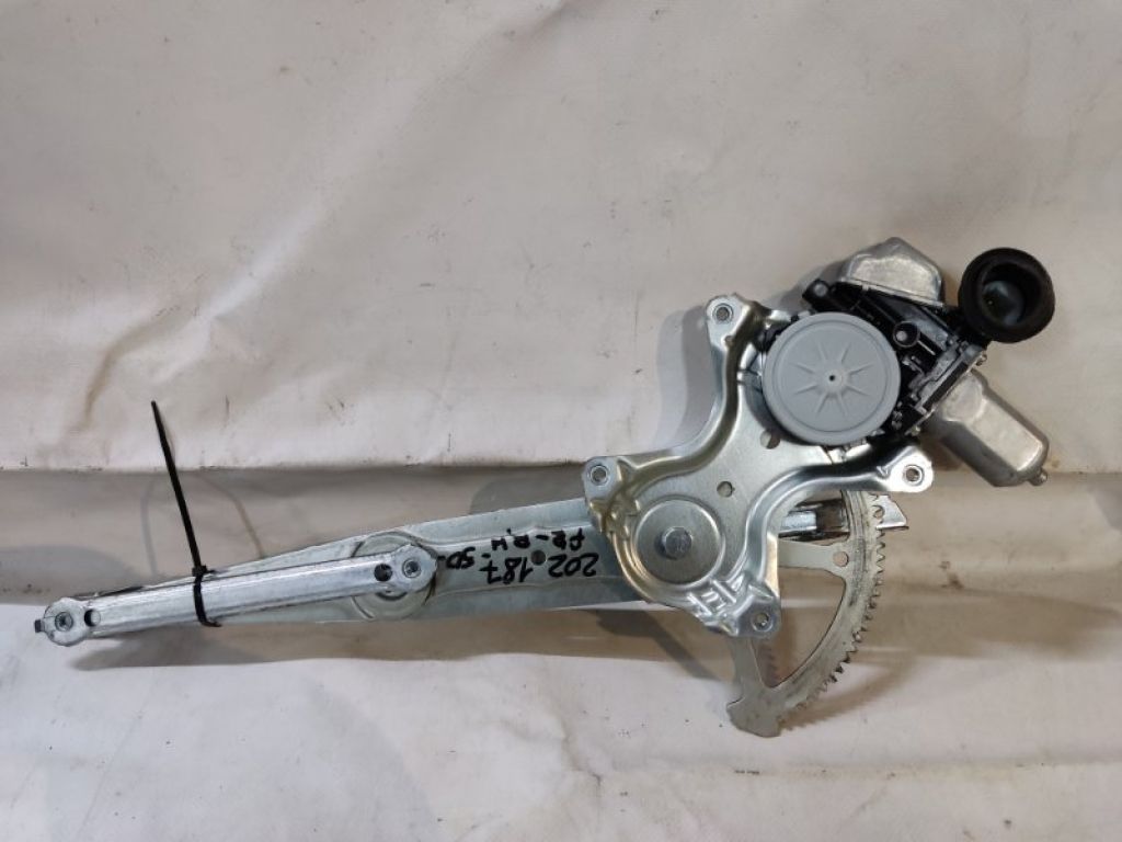 69801-06080 | Стеклоподъемник передн. прав. TOYOTA CAMRY 50 12-15