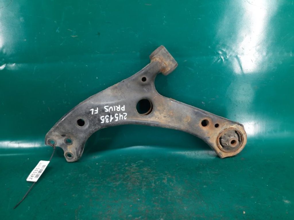 48069-47060 | Рычаг передней подвески нижний лев. TOYOTA PRIUS 16-