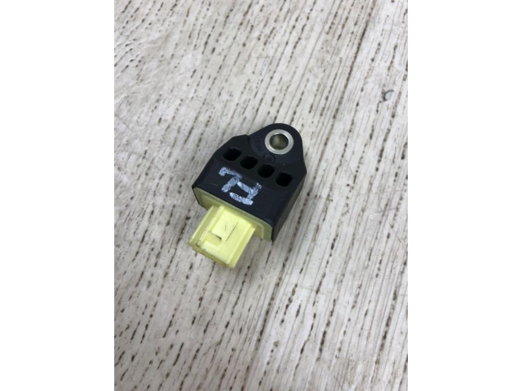89831-06070 | Датчик удара TOYOTA CAMRY 55 14-17