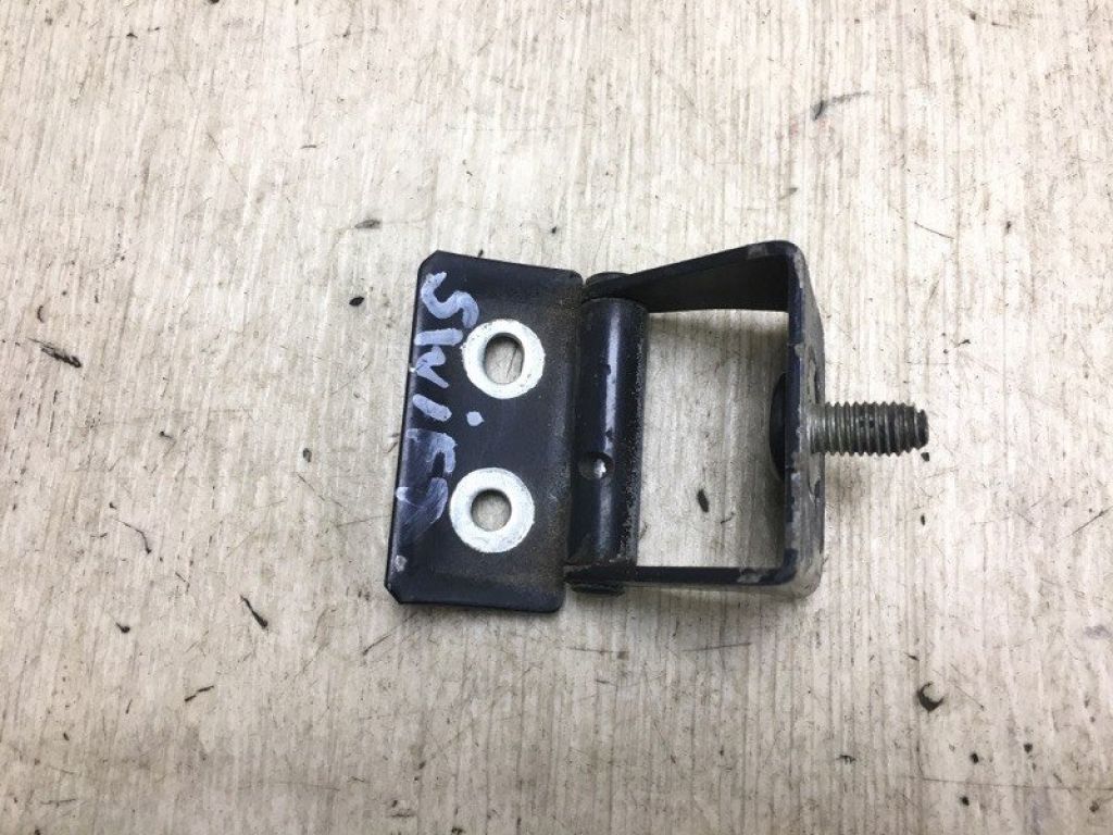 69510-54G00 | Петля крышки багажника задн. прав. SUZUKI SWIFT 04-11